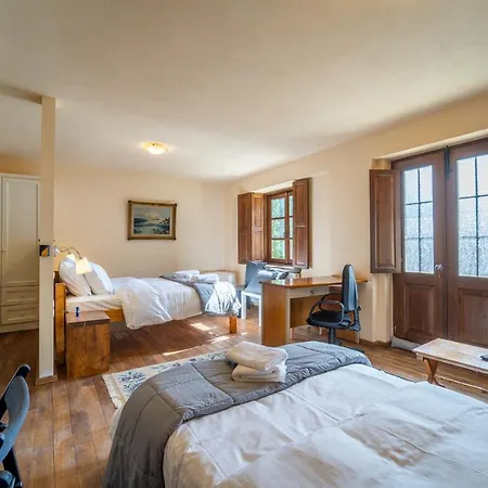 Apartment Korfes-κορφές αυτόνομη σουίτα με τζάκι στην κορφές Karpenísion