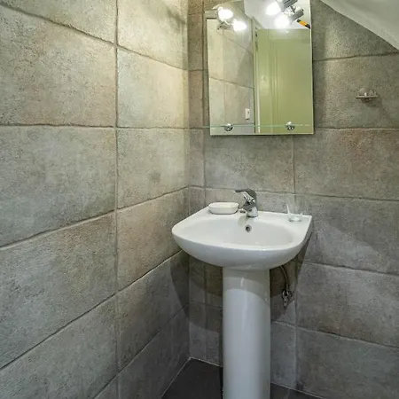 Korfes-κορφές αυτόνομη σουίτα με τζάκι στην κορφές Karpenísion