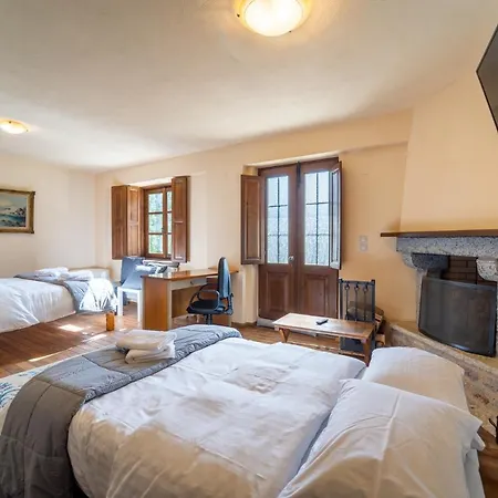 Korfes-κορφές αυτόνομη σουίτα με τζάκι στην κορφές Apartment Karpenísion