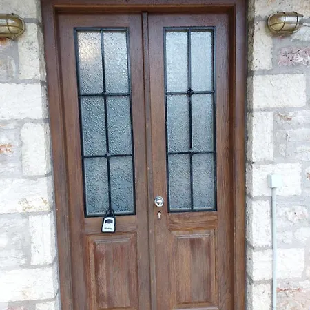 Apartment Korfes-κορφές αυτόνομη σουίτα με τζάκι στην κορφές *