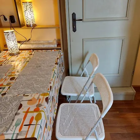 Korfes-ένας αυτόνομος όροφος πέτρινης βίλας Apartamento