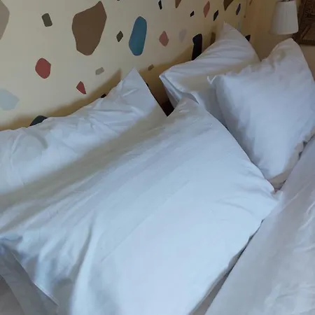 Korfes-κορφές αυτόνομη σουίτα με τζάκι στην κορφές Apartment Karpenísion