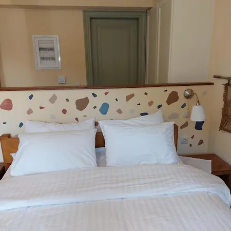 Apartment Korfes-κορφές αυτόνομη σουίτα με τζάκι στην κορφές