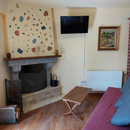 Apartment Korfes-κορφές αυτόνομη σουίτα με τζάκι στην κορφές Karpenísion