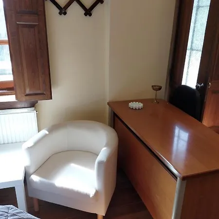 Korfes-ένας αυτόνομος όροφος πέτρινης βίλας Apartmán *