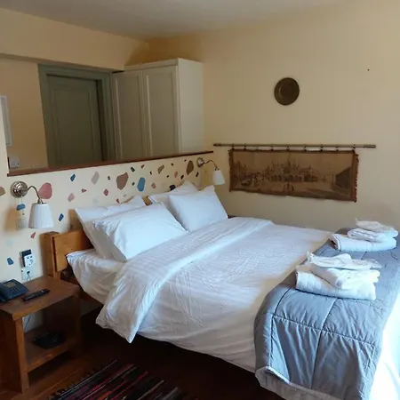 Apartment Korfes-κορφές αυτόνομη σουίτα με τζάκι στην κορφές