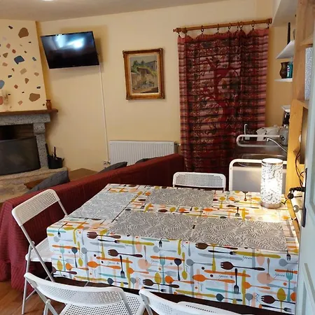 Korfes-κορφές αυτόνομη σουίτα με τζάκι στην κορφές * Karpenísion