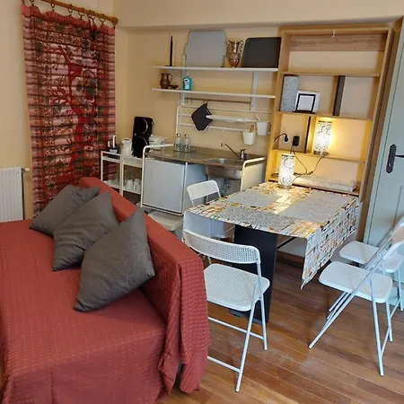 Korfes-κορφές αυτόνομη σουίτα με τζάκι στην κορφές * Karpenísion