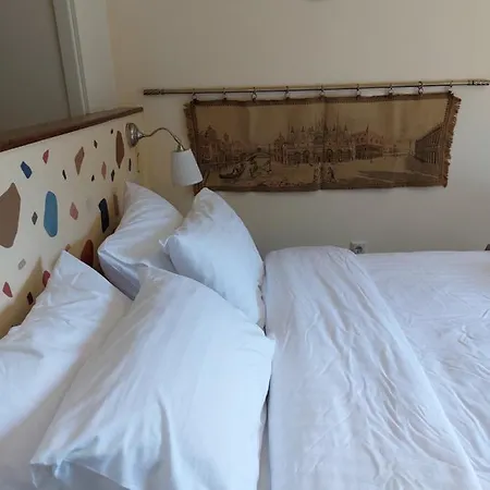 Apartmán Korfes-ένας αυτόνομος όροφος πέτρινης βίλας Karpenísion